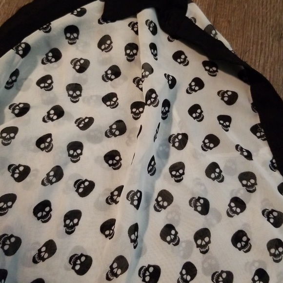 Skull button up - Picture 2 of 4
